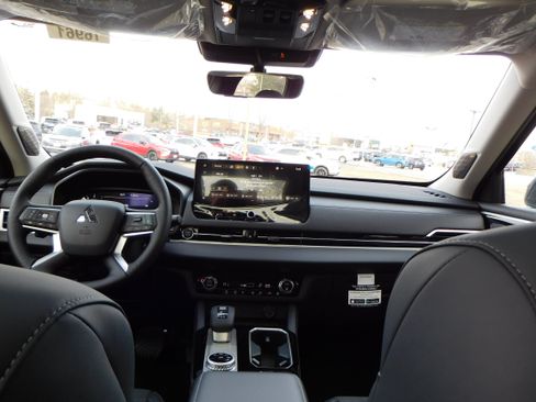 New 2026 Mitsubishi Outlander SE image 33