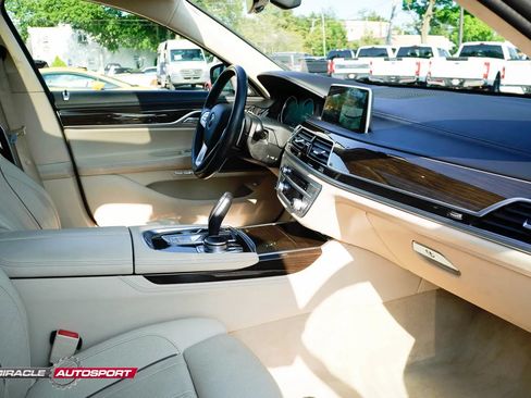 Used 2016 BMW 750i xDrive AWD/4WD image 34
