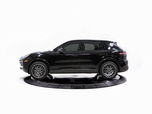 Certified 2023 Porsche Cayenne image 2