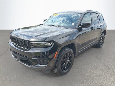 Used 2024 Jeep Grand Cherokee Altitude AWD/4WD image 8