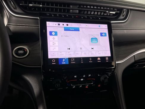 Used 2023 Jeep Grand Cherokee L Limited w/ Luxury Tech Group II image 17