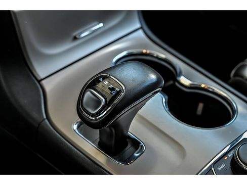 Used 2015 Jeep Grand Cherokee Limited w/ Luxury Group II AWD/4WD image 24