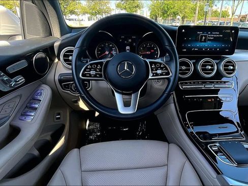 Used 2021 Mercedes-Benz GLC 300 4MATIC w/ Premium Package image 7