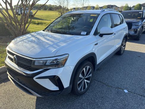 Used 2022 Volkswagen Taos SE image 5