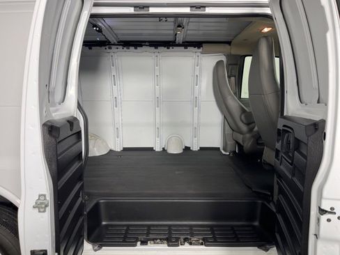 Used 2024 Chevrolet Express 2500 image 28