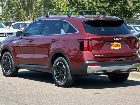 Certified 2024 Kia Sorento S w/ Panoramic Sunroof Package AWD/4WD image 6
