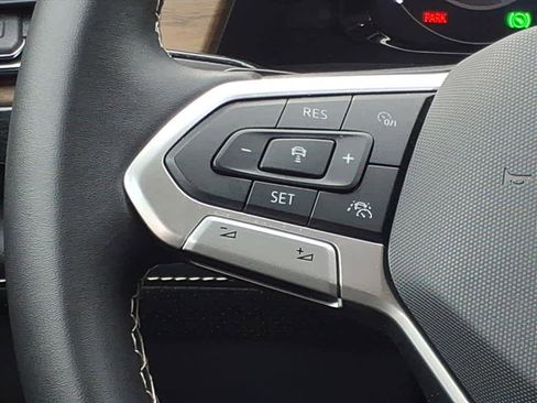 Used 2024 Volkswagen Atlas SE w/ Panoramic Sunroof Package image 8