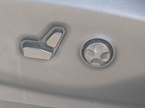 Certified 2018 Chrysler Pacifica Touring-L FWD image 17