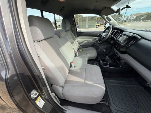 Used 2013 Toyota Tacoma 2WD Regular Cab image 10