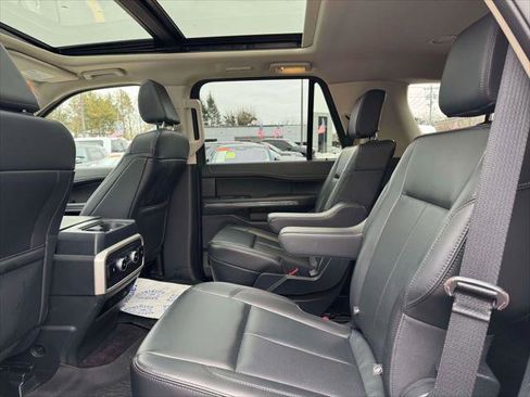 Used 2022 Ford Expedition XLT image 11