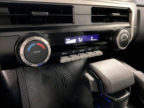 Used 2025 Toyota Tacoma SR5 AWD/4WD image 25