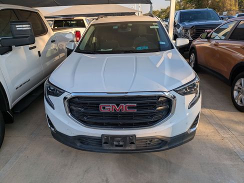 Used 2020 GMC Terrain SLE w/ Driver Convenience Package image 2