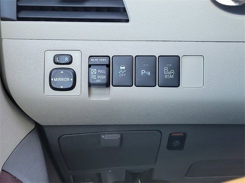 Used 2014 Toyota Sienna XLE image 11