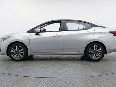 Used 2025 Nissan Versa SV FWD image 5