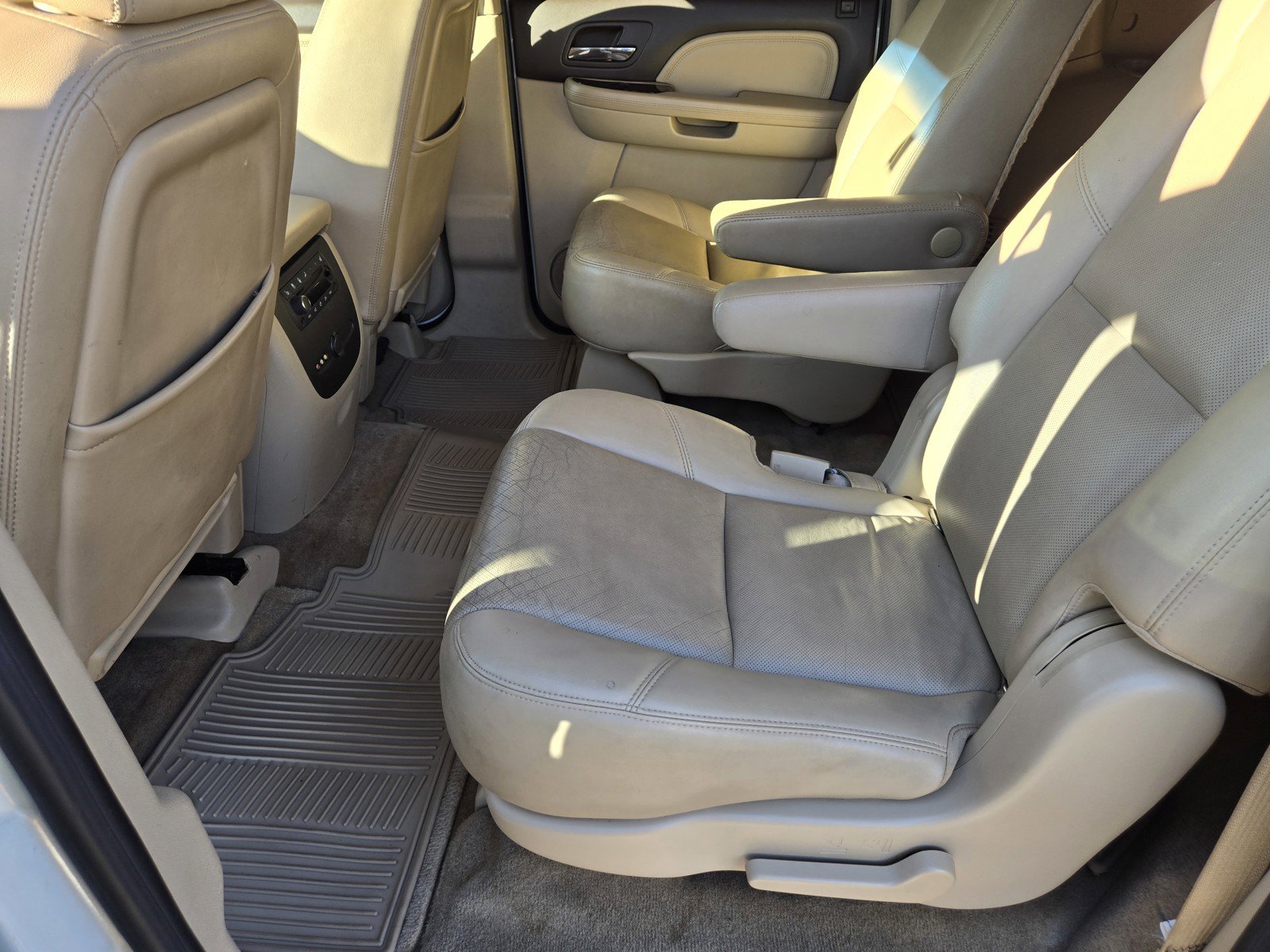 Used 2011 GMC Yukon XL Denali AWD/4WD image 10
