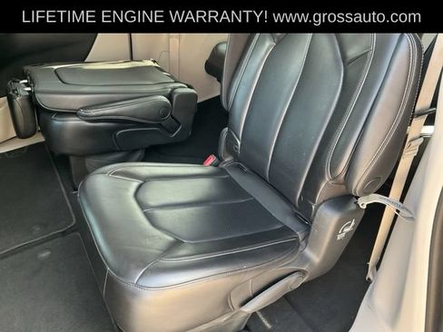 Used 2023 Chrysler Pacifica Touring-L FWD image 24