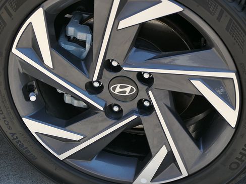 Used 2025 Hyundai Elantra Sport w/ Cargo Package FWD image 9