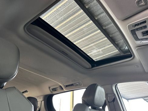 Used 2024 Toyota Sienna XLE FWD image 19