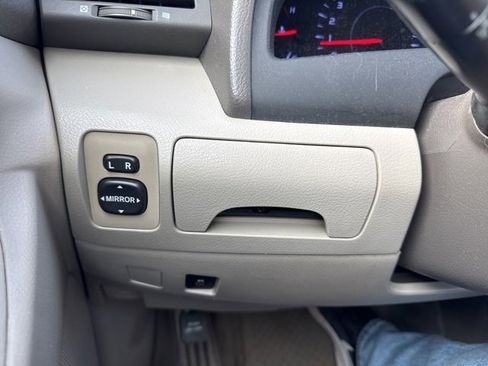 Used 2010 Toyota Camry LE image 21