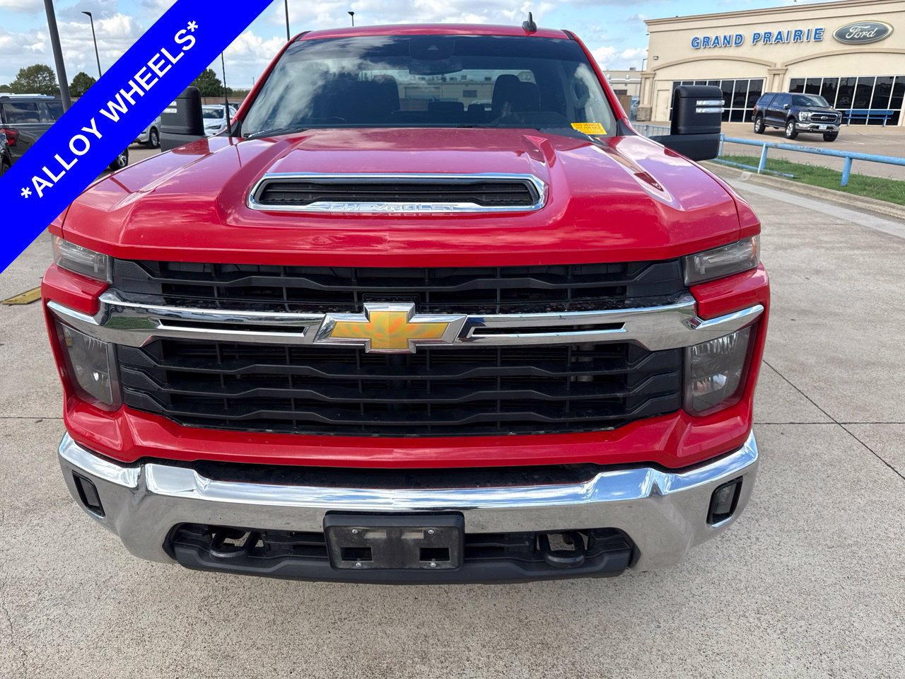 Used 2024 Chevrolet Silverado 2500 LT w/ Convenience Package AWD/4WD image 2