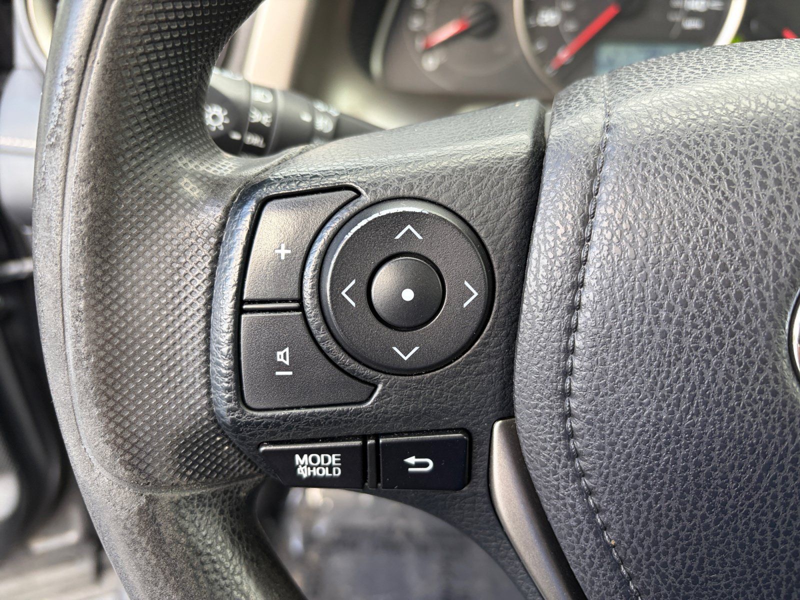 Used 2015 Toyota RAV4 XLE AWD/4WD image 14