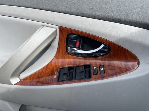 Used 2010 Toyota Camry XLE image 14