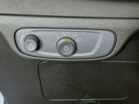 Used 2022 Chevrolet Bolt EUV Premier w/ Sun & Sound Package image 17