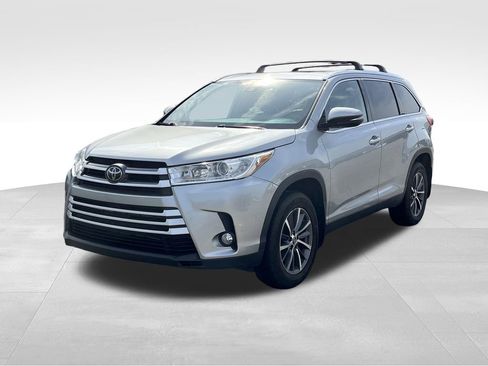 Used 2019 Toyota Highlander XLE image 6