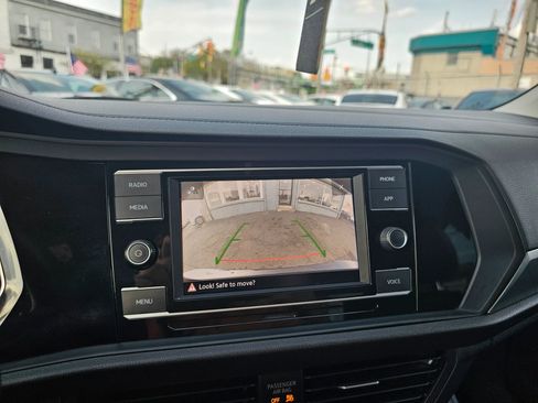 Used 2022 Volkswagen Jetta SE FWD image 25
