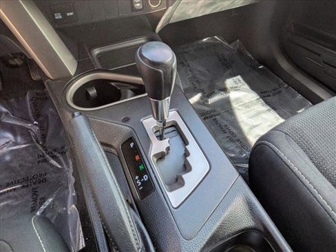 Used 2018 Toyota RAV4 XLE AWD/4WD image 17