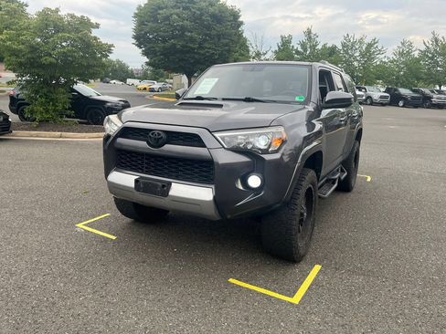 Used 2018 Toyota 4Runner TRD Off-Road AWD/4WD image 3