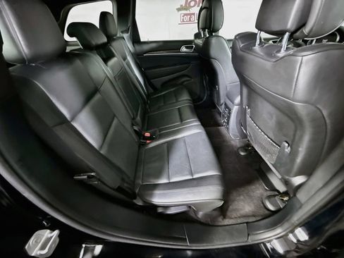 Used 2018 Jeep Grand Cherokee Overland AWD/4WD image 32