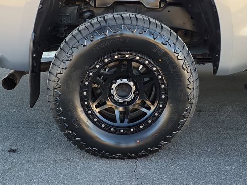 Used 2020 Toyota Tundra SR5 image 9