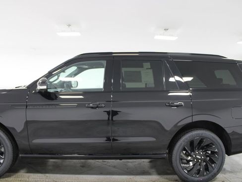 New 2026 Lincoln Navigator Reserve image 5