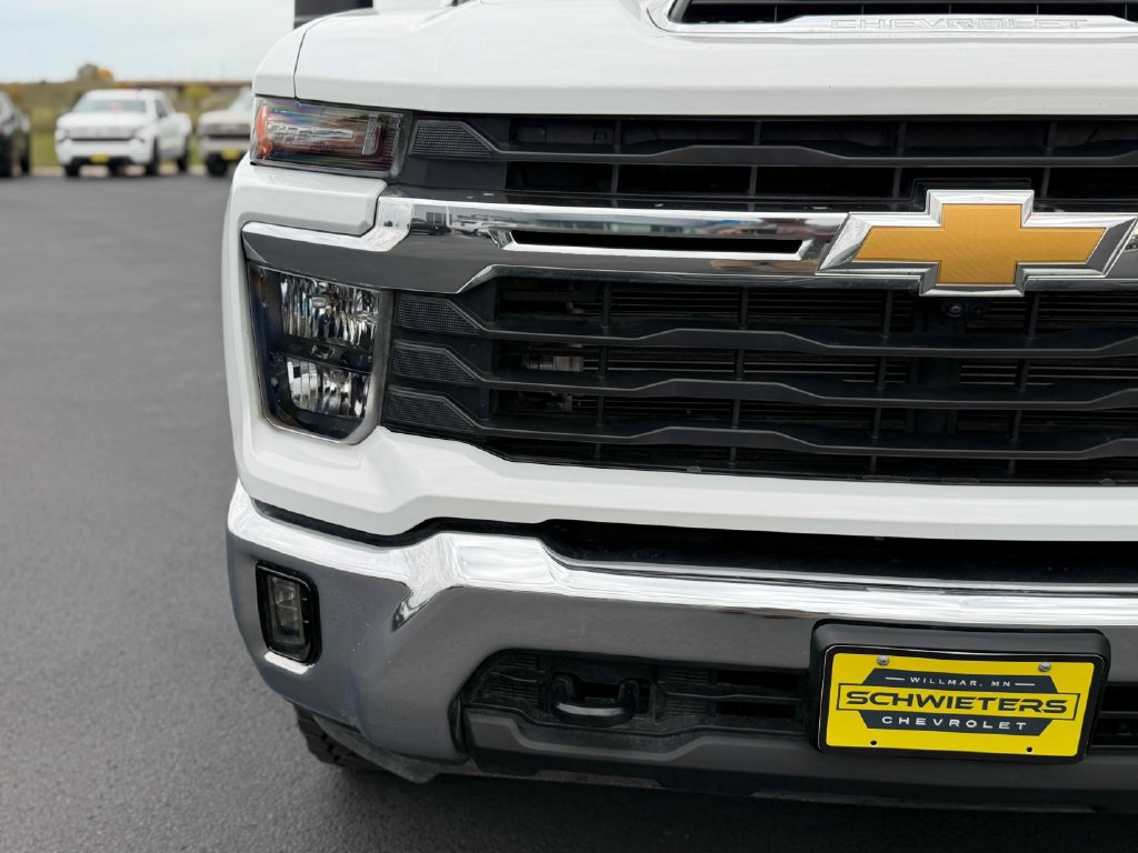 Used 2024 Chevrolet Silverado 2500 LT w/ Safety Package AWD/4WD image 4