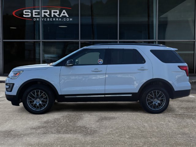 Used 2017 Ford Explorer XLT w/ Equipment Group 201A AWD/4WD image 2