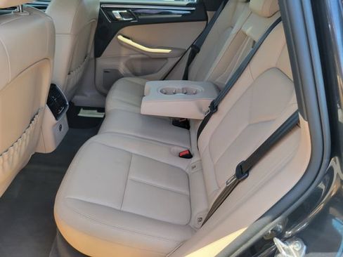 Used 2023 Porsche Macan AWD/4WD image 19