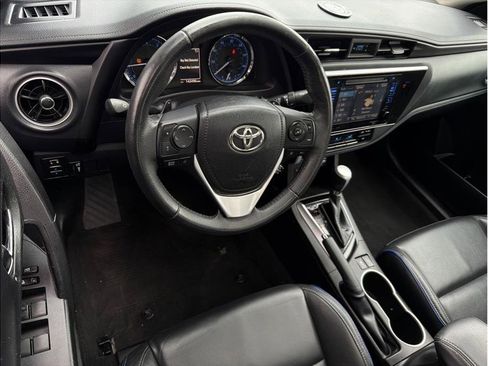 Used 2018 Toyota Corolla XSE image 2