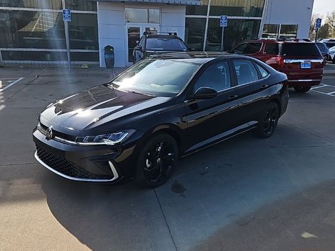 New 2026 Volkswagen Jetta SE image 1