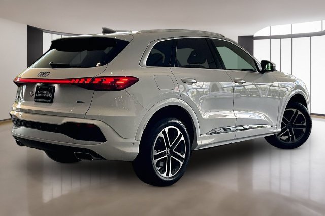 Used 2025 Audi Q5 Premium w/ Convenience Package AWD/4WD image 5