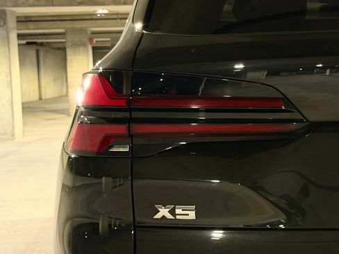 Used 2024 BMW X5 M60i AWD/4WD image 30