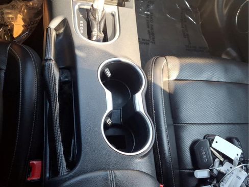 Used 2021 Ford Mustang Premium RWD image 28