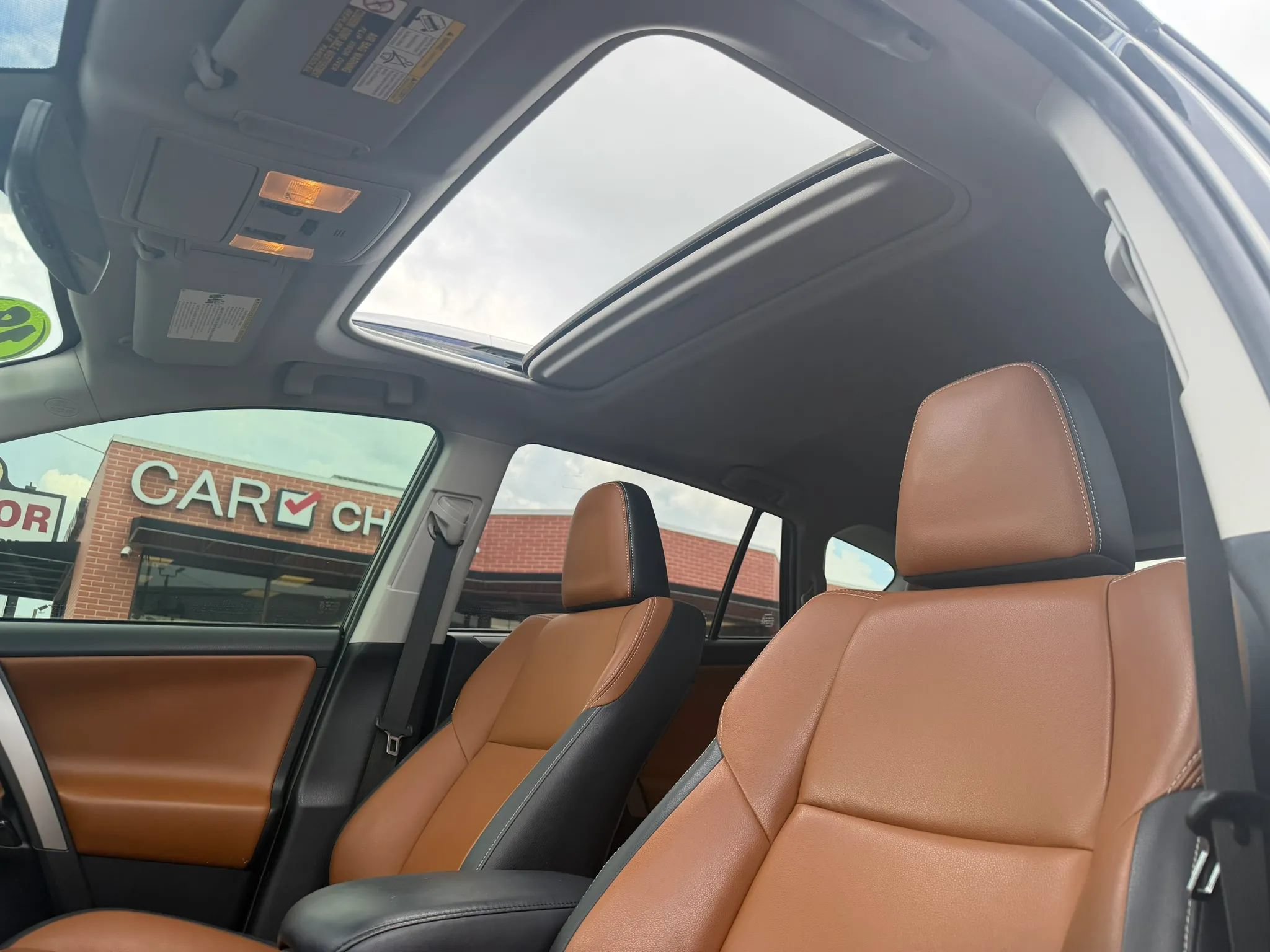 Used 2018 Toyota RAV4 Limited AWD/4WD image 8