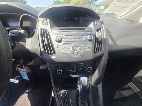 Used 2015 Ford Focus SE FWD image 10