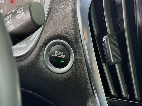 Used 2023 Chevrolet Traverse LT image 18