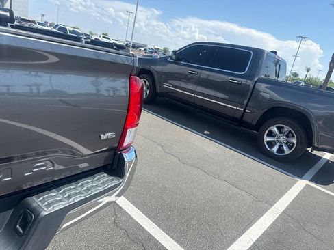 Used 2017 Toyota Tacoma SR5 w/ Tow Package RWD image 7