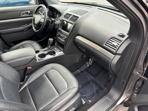 Used 2018 Ford Explorer XLT w/ Equipment Group 202A FWD image 29