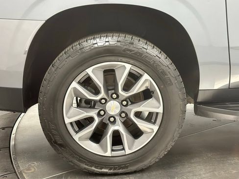 Used 2022 Chevrolet Suburban LT w/ LT Signature Plus Package RWD image 29