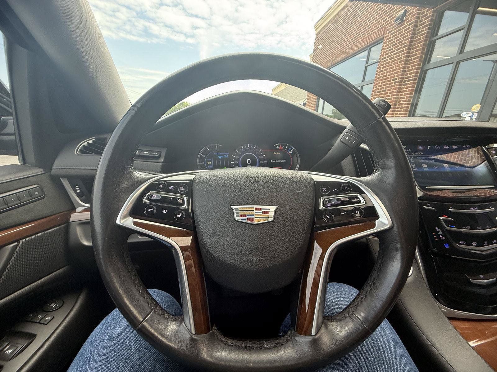 Used 2020 Cadillac Escalade Premium Luxury RWD image 14