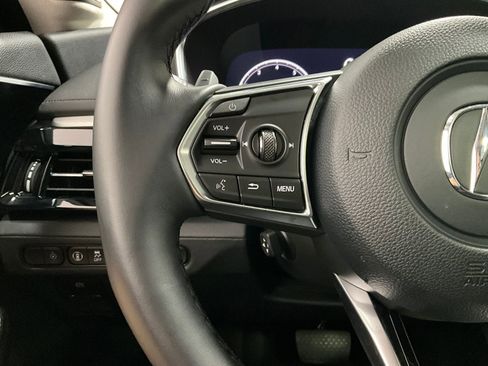 Used 2025 Acura MDX SH-AWD w/ Technology Package image 16